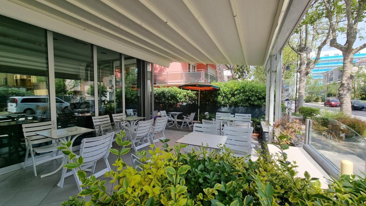 Hotel Costanza Cesenatico Exterior foto