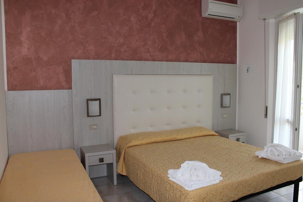 Hotel Costanza Cesenatico Habitación foto