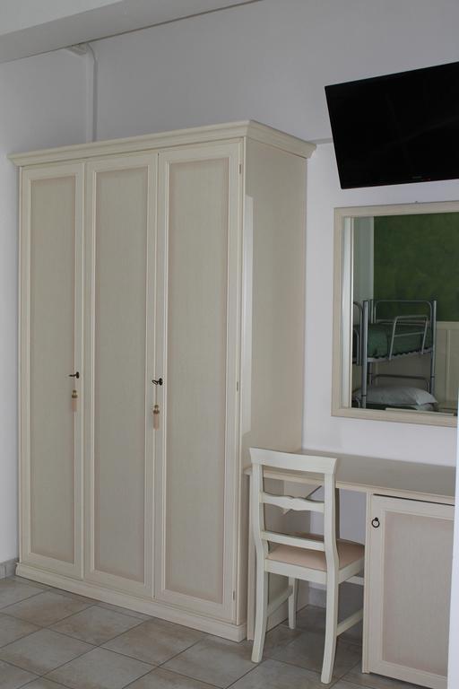 Hotel Costanza Cesenatico Habitación foto
