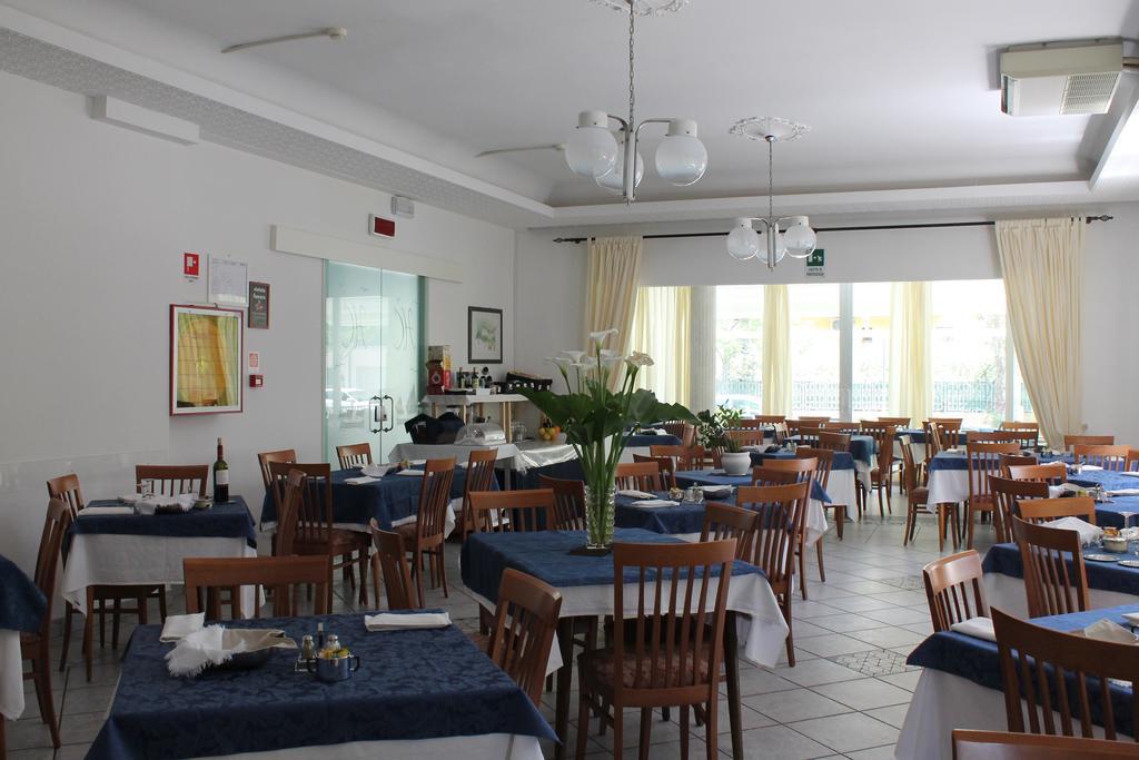 Hotel Costanza Cesenatico Exterior foto