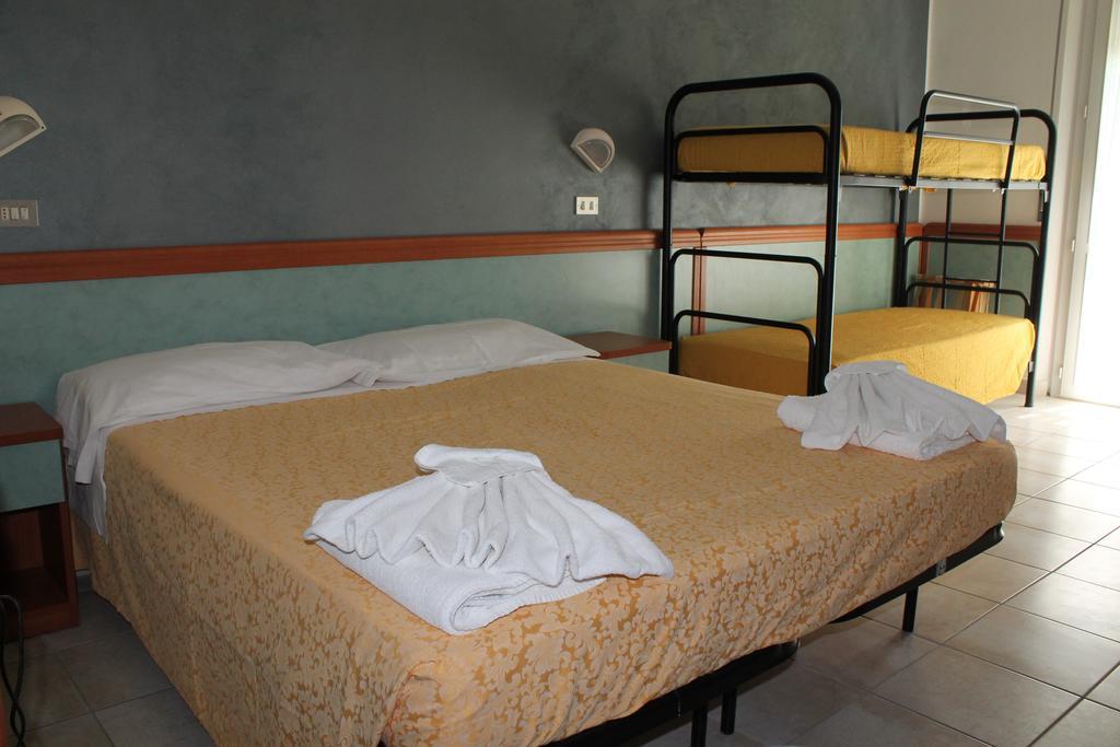 Hotel Costanza Cesenatico Habitación foto